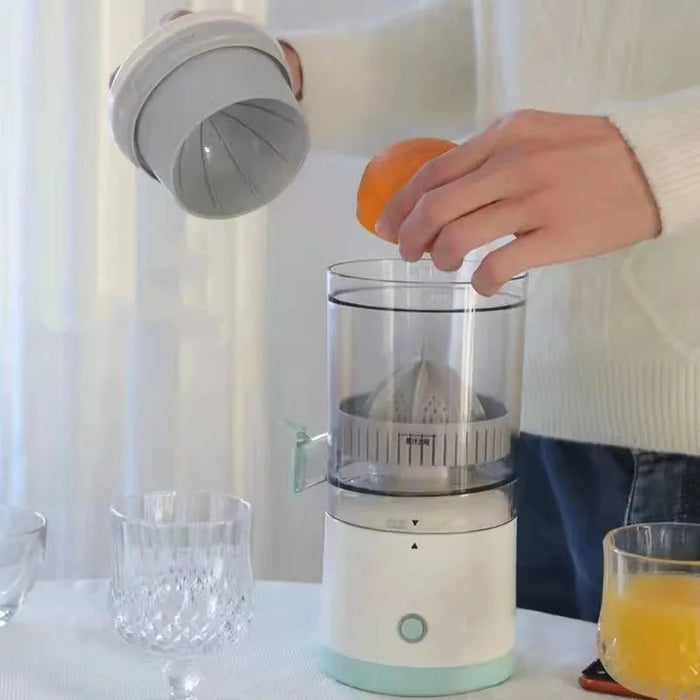 VitaSqueeze - Portable Juicer