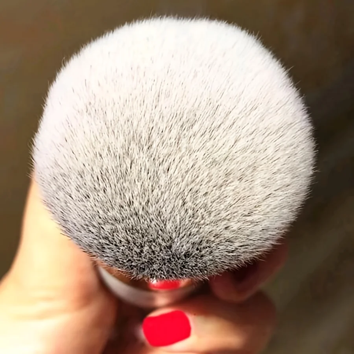 EvenGlo Chic - Flat Top Foundation Brush