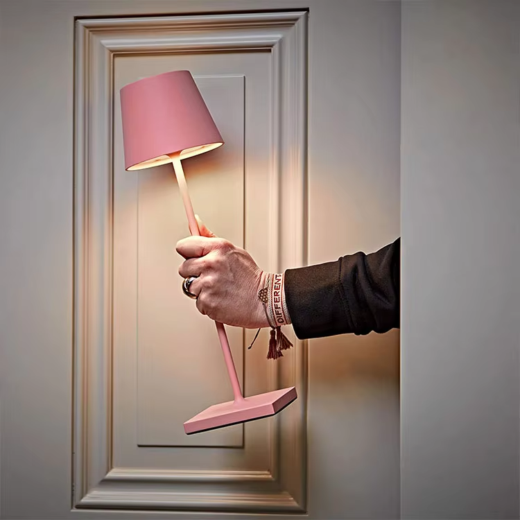 Calvera - Dimmable LED Lamp