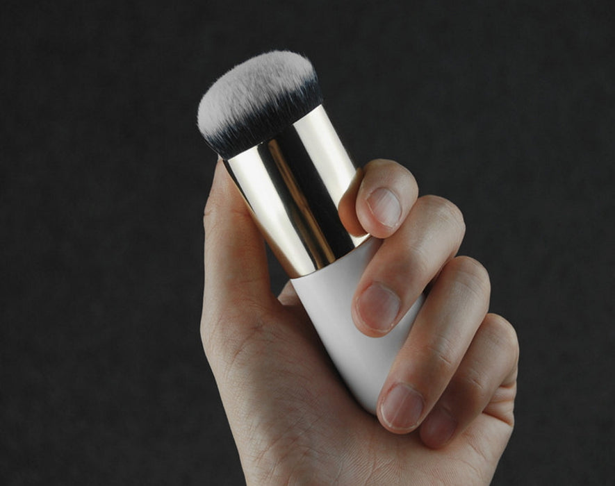 EvenGlo Chic - Flat Top Foundation Brush
