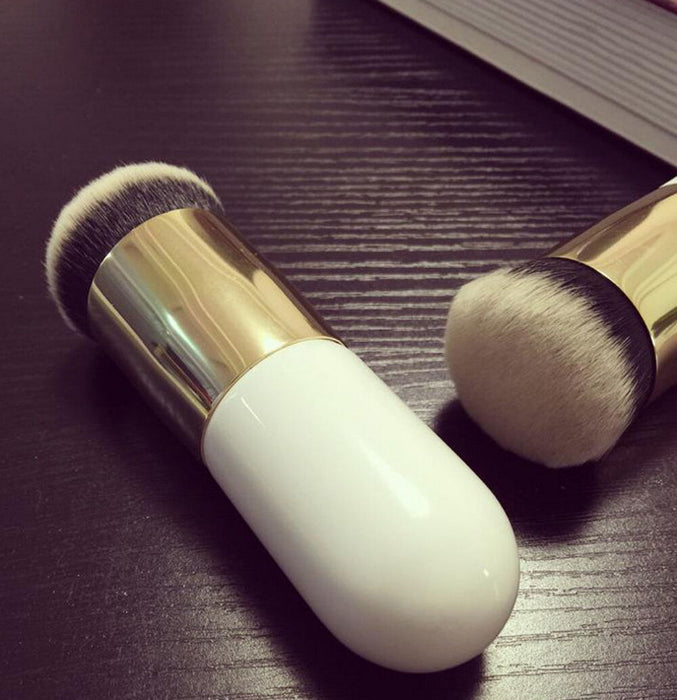 EvenGlo Chic - Flat Top Foundation Brush